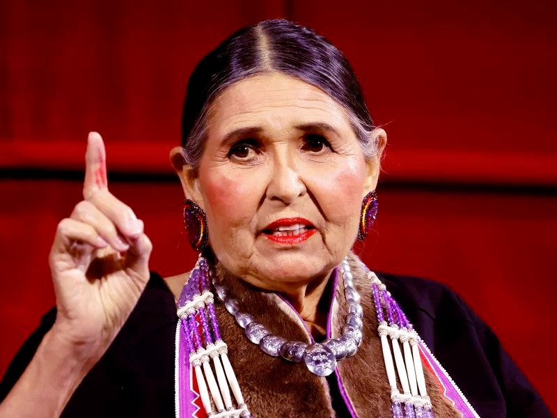 Sacheen Littlefeather who gave Marlon Brando's Oscar rejection speech dies at 75